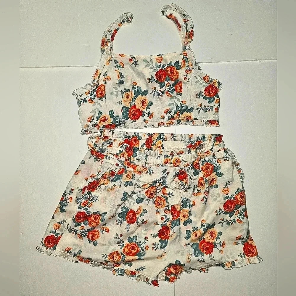 White Ruffle Floral 2 Piece Short Set - Picture 2 of 2